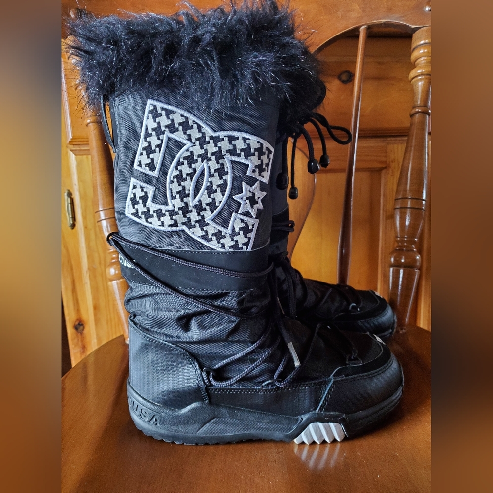 🖤🤍Medium New DC Chalet Winter Boots🤍🖤 - Picture 5 of 7